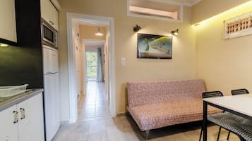 Appartement, 1 grand lit | Cuisine privée | Réfrigérateur, micro-ondes, four, cafetiÚre/bouilloire