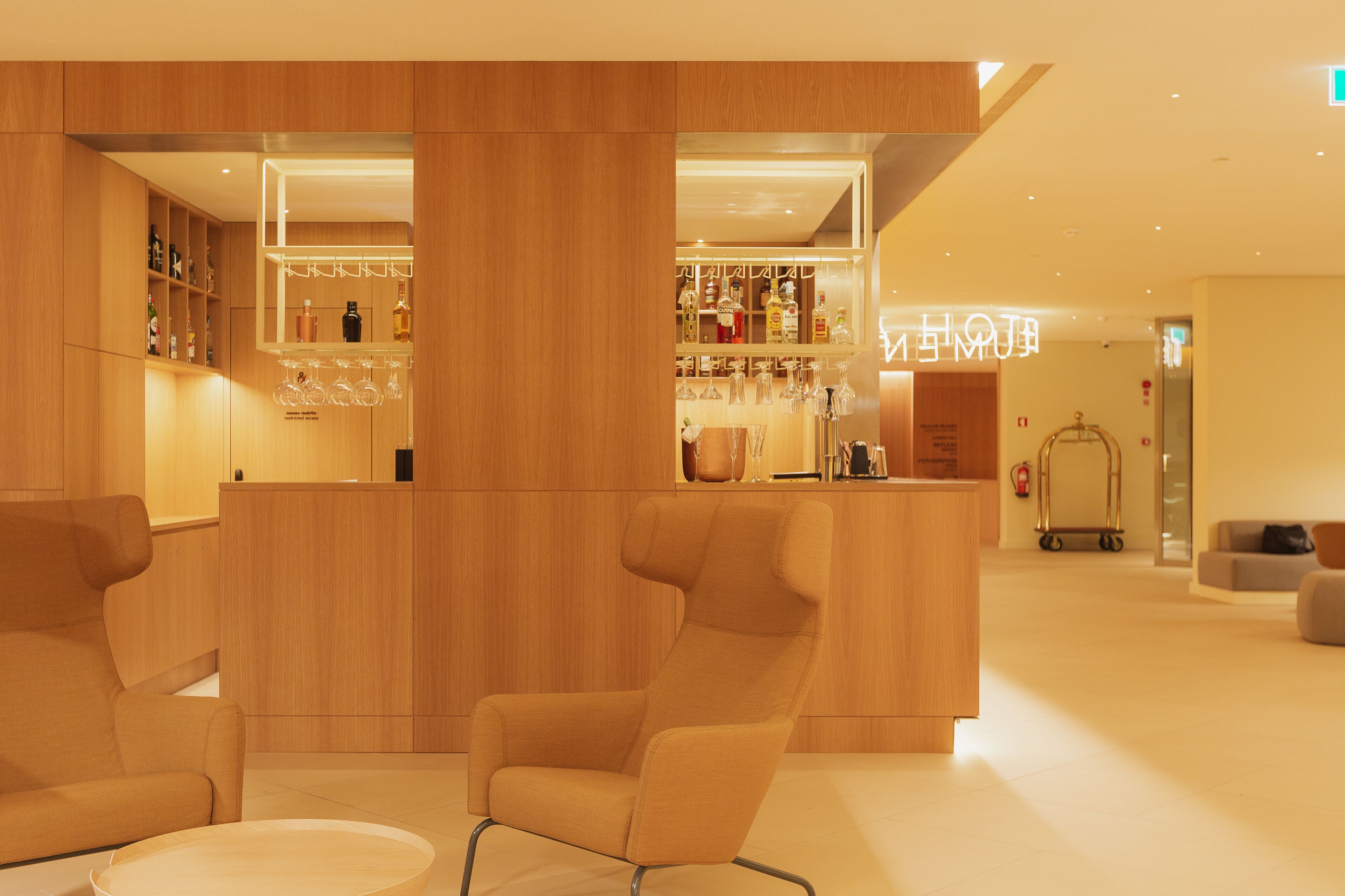 2 bars/lounges, poolside bar