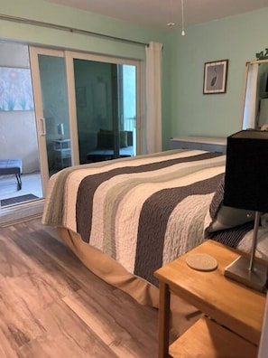 2 bedrooms, internet, bed sheets