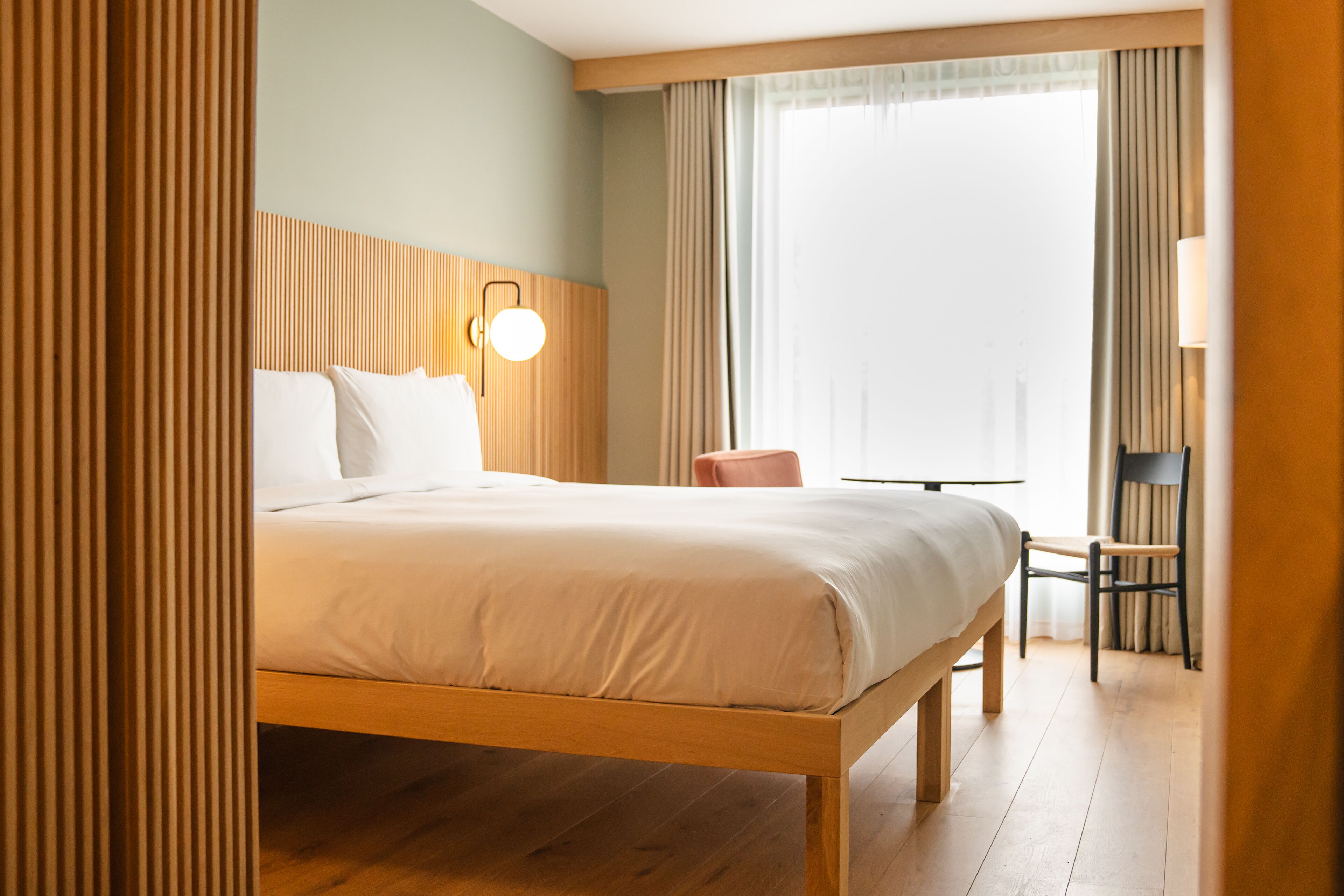 accessible room | desk, free wifi, bed sheets