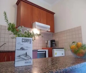 Frigorifero, forno, macchina per tè/caffè, bollitore elettrico