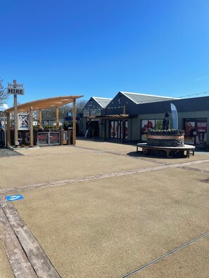 Cabin | Parking | Free self parking - Beautiful 3-bed Caravan Situated on Lakeland Haven (Grange-over-Sands)