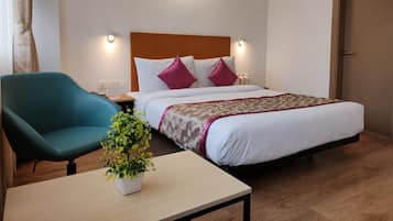 Deluxe Room | In-room safe, desk, iron/ironing board, free WiFi