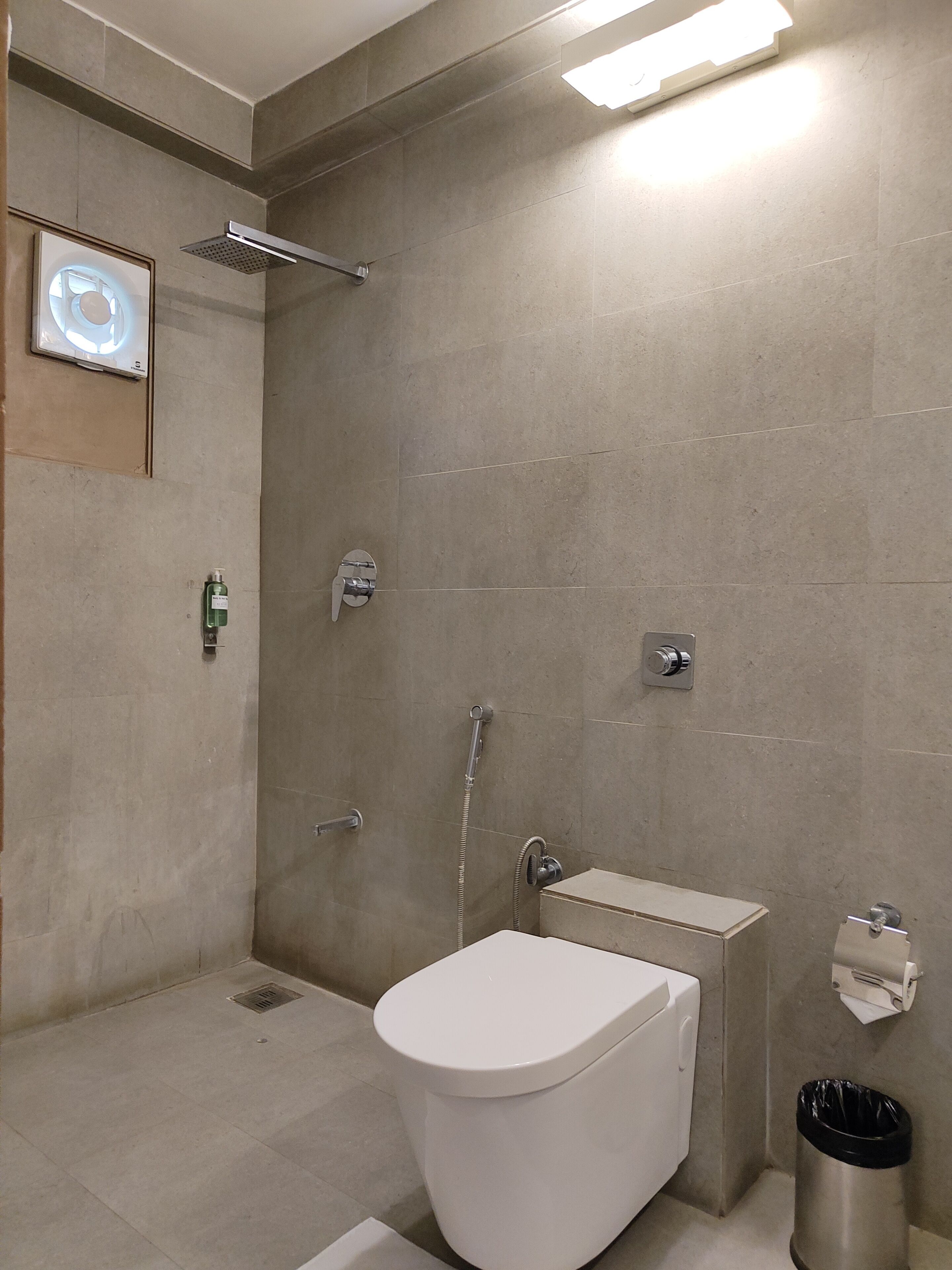 Deluxe Room | Bilik Mandi | Pancuran mandi, kelengkapan dandanan diri percuma, tuala disediakan 