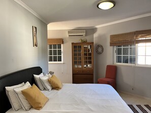 4 bedrooms, in-room safe, iron/ironing board, free WiFi