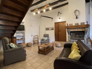 Televisie en een open haard