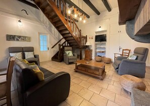 Televisie en een open haard