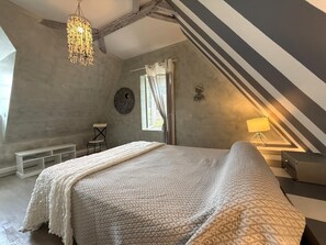 3 chambres, bureau, accès à Internet
