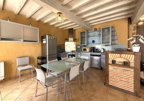 Kühlschrank, Mikrowelle, Geschirrspüler
