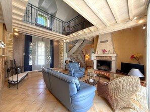 Téléviseur, foyer