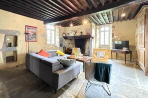 Téléviseur, foyer, lecteur de DVD