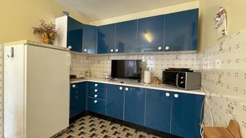 Fridge, microwave, dishwasher