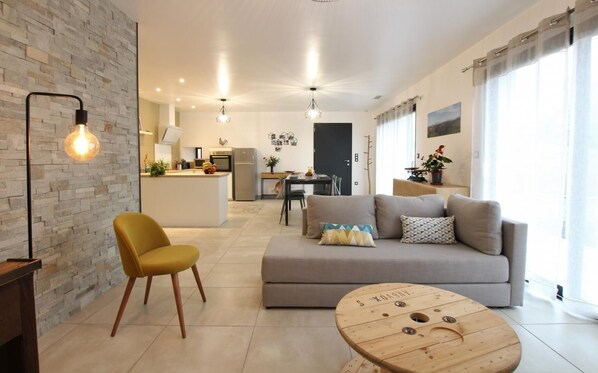 TV, DVD player, table football - BARRANDEIA - JUXUE - Gîte (JUXUE)