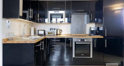 Wonderful Chelsea Flat, 2 Bedrooms, 2 Bathrooms