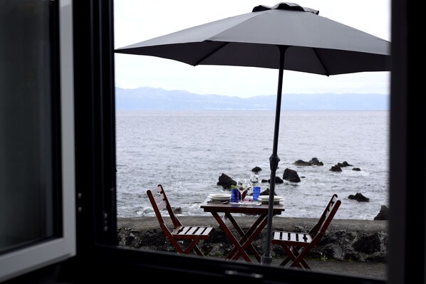 تناول الطعام بالخارج