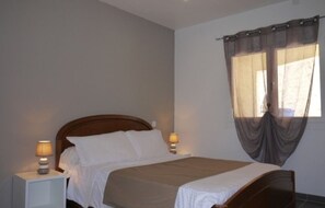 4 habitaciones y tabla de planchar con plancha 