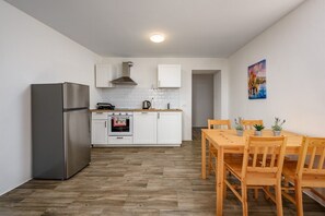 Kühlschrank, Ofen, Herdplatte, Geschirrspüler