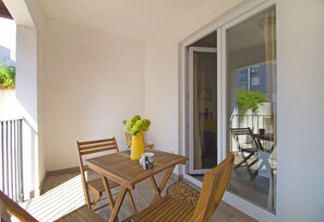 Outdoor dining - A two bedroom apartment in the center of Umag - Center D (Umag)