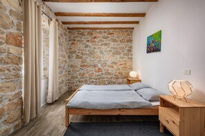 2 habitaciones, tabla de planchar con plancha, wifi y ropa de cama 