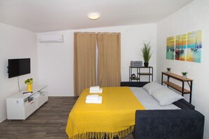 2 bedrooms, iron/ironing board, WiFi, bed sheets - A two bedroom apartment in the center of Umag - Center D (Umag)