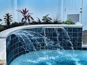 من حمّامات السباحة المغطاة، حمّام سباحة خارجي