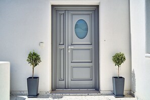 Property entrance - Nova Residence (Santorini)