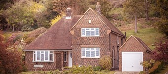 Idyllic Country Cottage Green Pastures
