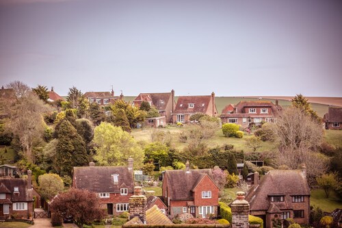 Idyllic Country Cottage Green Pastures