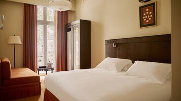 Hypo-allergenic bedding, Select Comfort beds, minibar, in-room safe