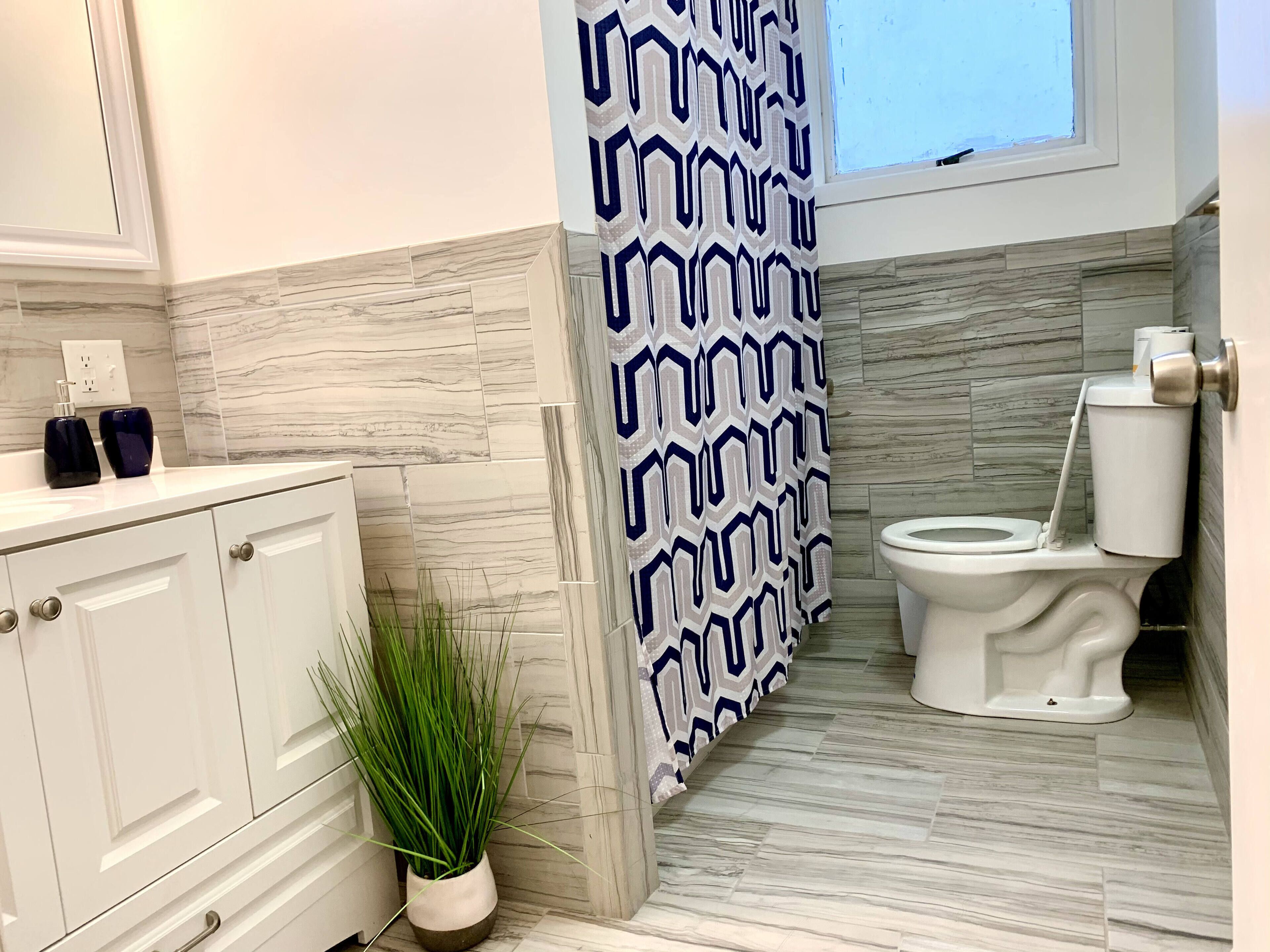 Shower, free toiletries, shampoo