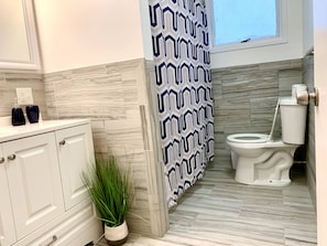 Shower, free toiletries, shampoo