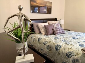 Soundproofing, free WiFi - The Gorge View Villa-with Yard & Parking (Niagara Falls)