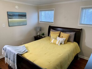 Standard Apartment | Soundproofing, free WiFi - The Gorge View Villa-with Yard & Parking (Niagara Falls)
