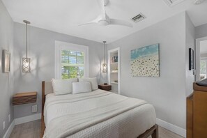 1 slaapkamer, een strijkplank/strijkijzer, gratis wifi, beddengoed