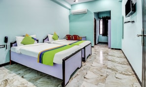 Standard Double Room | Desk, iron/ironing board, free WiFi