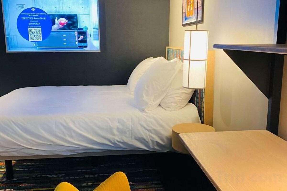 Hypo-allergenic bedding available, in-room safe, desk, laptop workspace