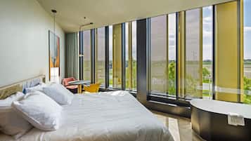 Hypo-allergenic bedding, in-room safe, desk, laptop workspace