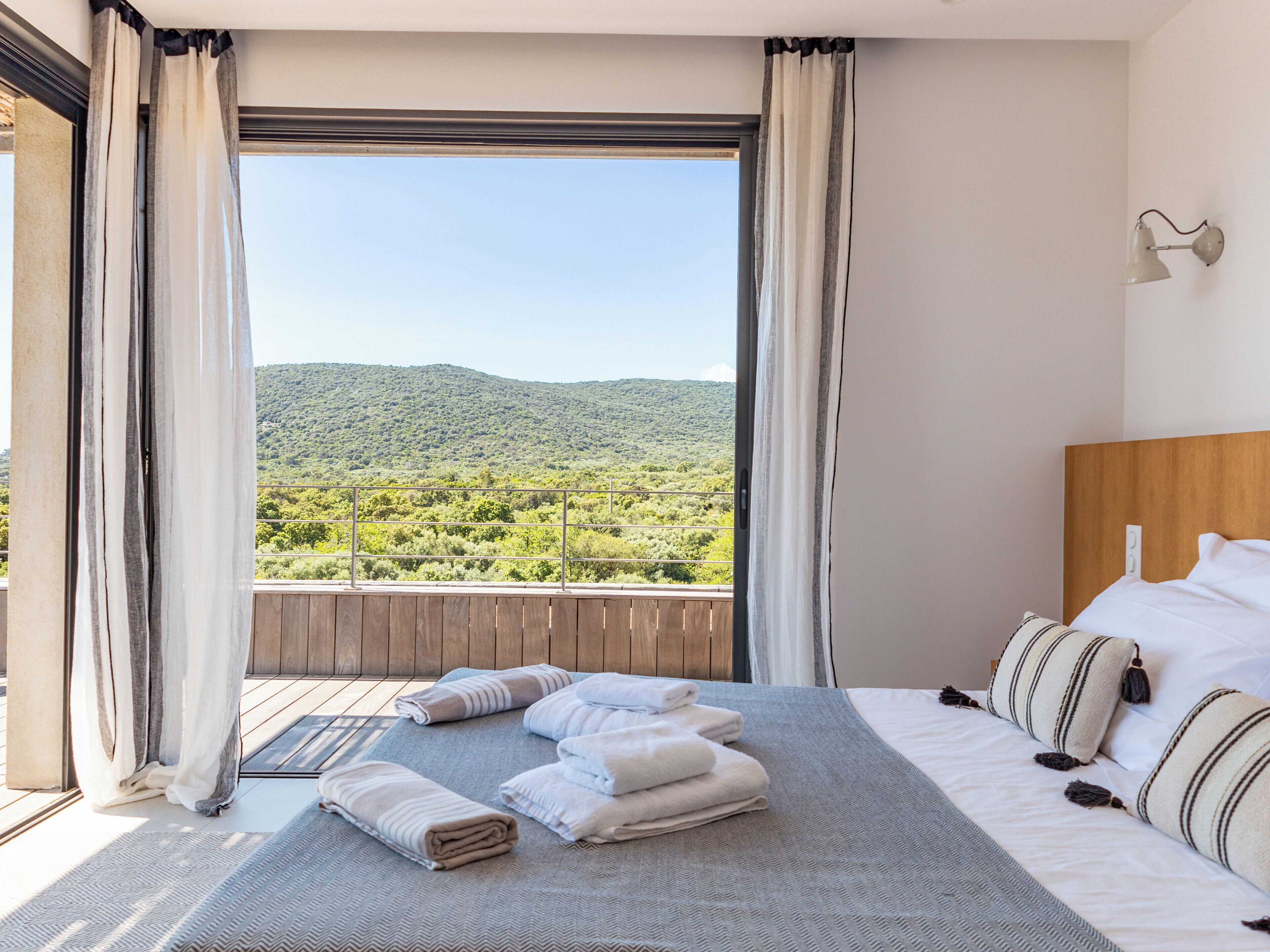 6 chambres, fer et planche à repasser, lit parapluie, Wi-Fi