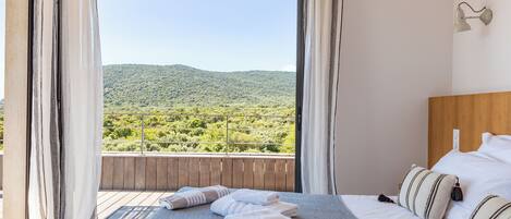 6 عدّة غرف نوم ومكواة/لوح كي وسرير سفر وواي فاي