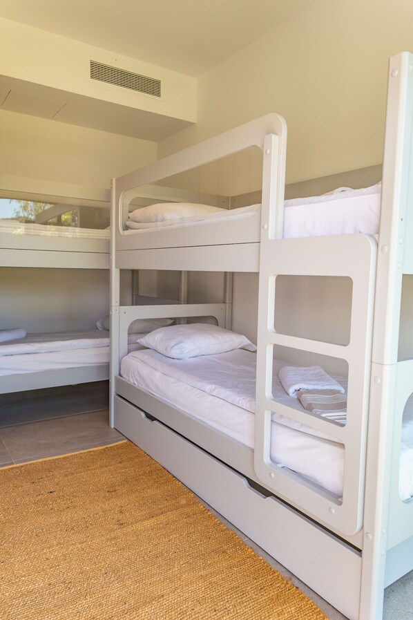 6 bedrooms, iron/ironing board, free WiFi, bed sheets