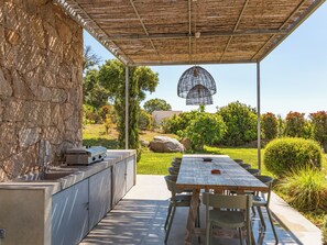 تناول الطعام بالخارج