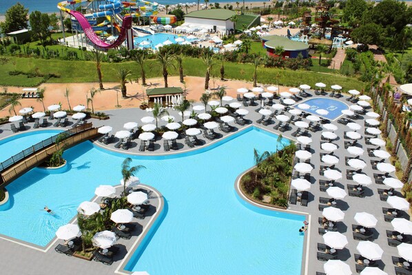Indoor pool, seasonal outdoor pool, pool loungers