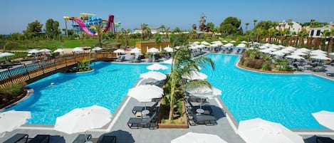 Indoor pool, seasonal outdoor pool, pool loungers