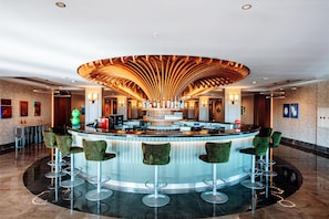 4 bars/lounges, beach bar
