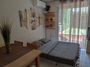 2 chambres, fer et planche à repasser, Wi-Fi gratuit, draps fournis