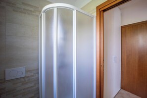 Appartement Confort, 1 chambre, vue jardin | Salle de bain