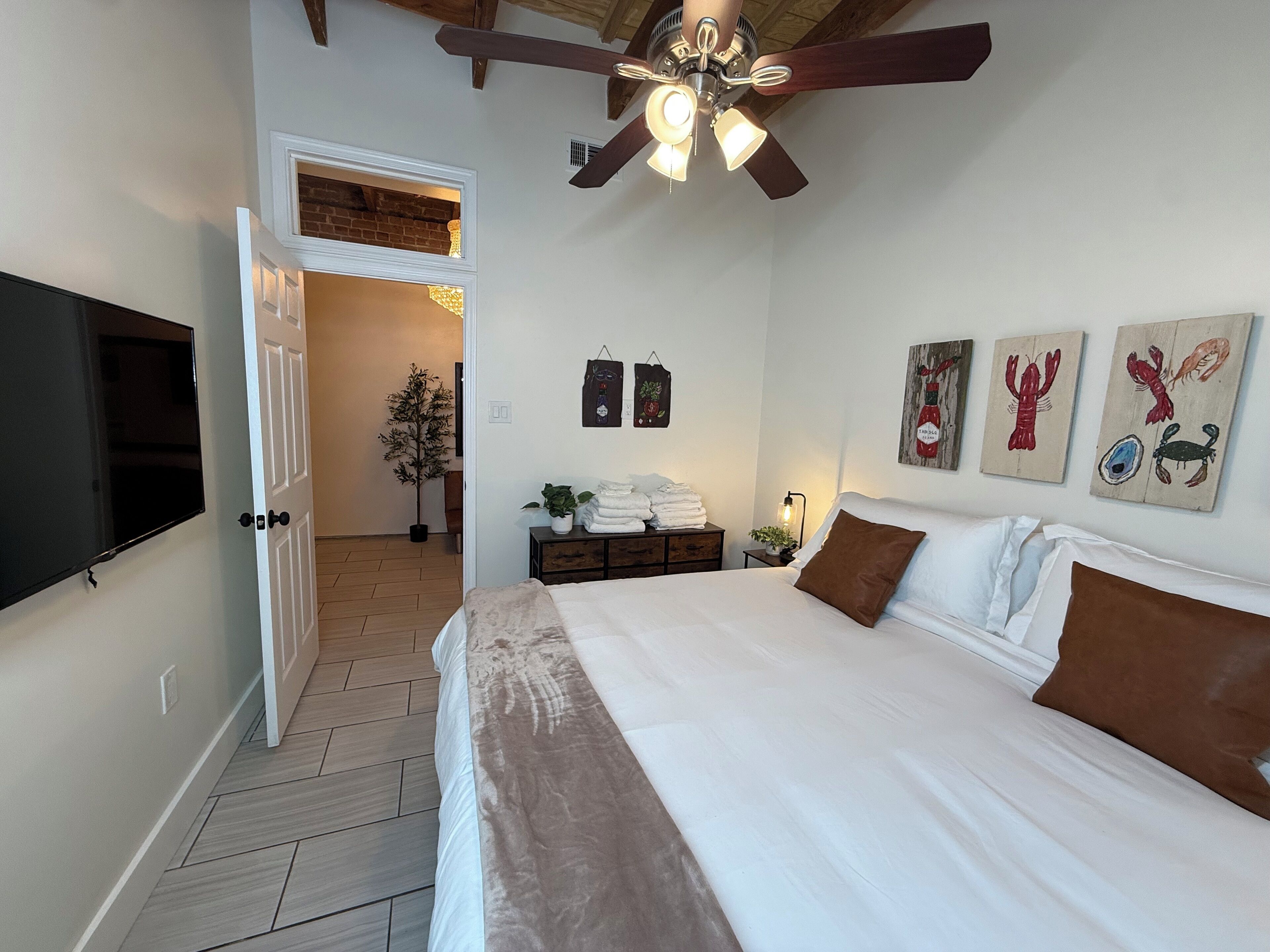 2 bedrooms, desk, iron/ironing board, travel crib