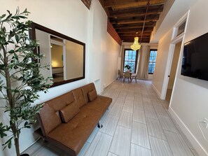 Smart TV - Penthouse Suite in Downtown New Orleans - 2 min FQ (New Orleans)