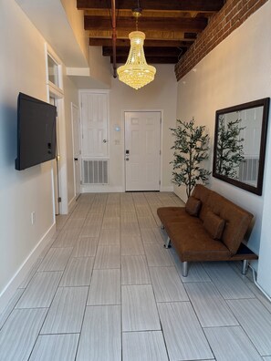 المنشأة من الداخل