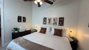 2 Schlafzimmer, Schreibtisch, Bügeleisen/Bügelbrett, Reisekinderbett